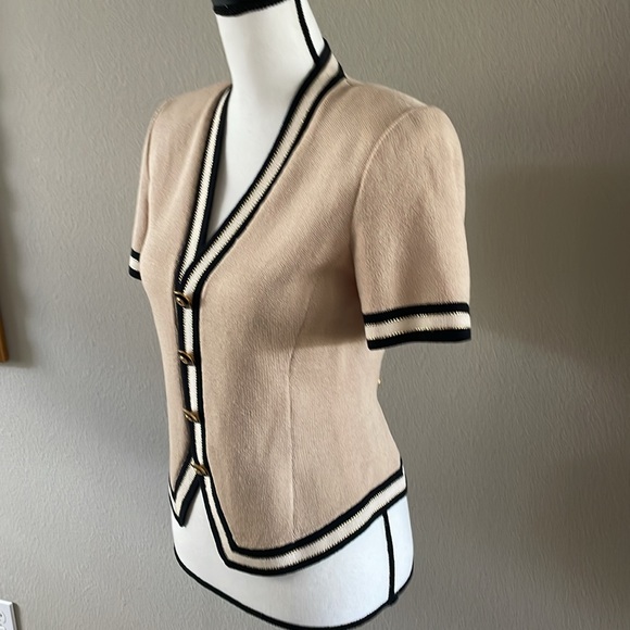 St. John 2 pc set Beige Short Sleeve Sweater luxury high waist shorts - Picture 15 of 17